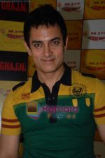 Aamir Khan on the sets of Radio Mirchi 98.3 FM in Mahalaxmi on 27th December 2008 (47).JPG