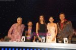 Javed Akhtar, Kailash Kher, Deepika Padukone, Sonali Bendre, Anu Malik on the sets of Indian Idol 4 on 3rd Jan 2009 (5).JPG