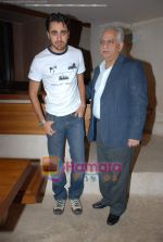 Imran Khan, Ramesh Sippy at the Film President is Coming bash in Salt Water Grill, Bandra on 6th Jan 2009 (2).JPG
