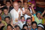 Anupam Kher at School of Life for educating the street children in Mumbai on 11th January 2009 (6).JPG