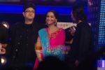 Prasoon Joshi, Sonam Kapoor and Rakesh Mehra on the sets of Indian Idol 4 in R K Studios on 17th Jan 2009 (41).JPG