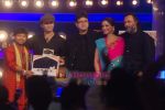 Prasoon Joshi, Sonam Kapoor and Rakesh Mehra, Kailash Kher on the sets of Indian Idol 4 in R K Studios on 17th Jan 2009 (4).JPG