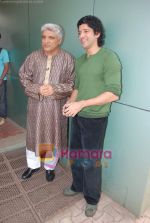 Javed Akhtar, Farhan Akhtar on the sets of Indian Idol in R K Studios on 24th Jan 2009 (3).JPG
