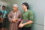 Javed Akhtar, Farhan Akhtar on the sets of Indian Idol in R K Studios on 24th Jan 2009 (6).JPG