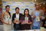 Mugdha Godse, Sudhir Mishra at Ashish Jaiswal_s True Dummy book launch in Crossword, Bandra on 27th Jan 2009 (5).JPG