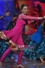 Karisma Kapoors performance for the finale of Nach baliye 4 (5).JPG