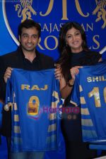 Shilpa Shetty and her business partner Raj Kundra at a meet with the champions of IPL team the Rajasthan Royals in Mumbai on 3rd Feb 2009 (14).JPG