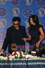 Shilpa Shetty and her business partner Raj Kundra at a meet with the champions of IPL team the Rajasthan Royals in Mumbai on 3rd Feb 2009 (22).JPG