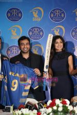 Shilpa Shetty and her business partner Raj Kundra at a meet with the champions of IPL team the Rajasthan Royals in Mumbai on 3rd Feb 2009 (32).JPG