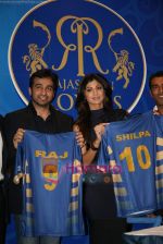 Shilpa Shetty and her business partner Raj Kundra at a meet with the champions of IPL team the Rajasthan Royals in Mumbai on 3rd Feb 2009 (36).JPG