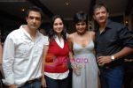 Sanjay Suri, Mandira Bedi, Raj Kaushal at Vicky Tejwani_s bash in Mangi Ferra on 6th Feb 2009 (3).JPG