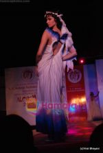 simran kaur mundi at show by Achala Sachdev for LS Raheja college in Bandra on 12th Feb 2009 (3).JPG