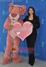 Aishwarya Rai Bachchan at the movie PINK PANTHER 2 photocall during the 59th Berlin International Film Festival at the Grand Hyatt Hotel on February 13, 2009 in Berlin, Germany (14).jpg