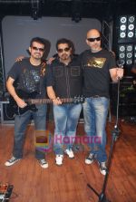  Shankar, Eshaan, Loy shoot for Sikandar video in Mehboob Studio, Bandra on 16th Feb 2009 (18).JPG