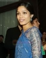 Frieda Pinto at the Oscar Party on February 22, 2009 in Beverly Hills, California (12).jpg