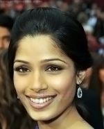 Frieda Pinto at the Oscar Party on February 22, 2009 in Beverly Hills, California (37).jpg