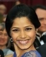 Frieda Pinto at the Oscar Party on February 22, 2009 in Beverly Hills, California (38).jpg
