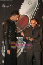 Abhishek Bachchan unveils Motorola Aura range in Vie Lounge, Juhu, Mumbai on 26th Feb 2009 (23).JPG