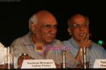 Yash Chopra, Mahesh Bhatt at Producers Media Meet in The Club, Andheri, Mumbai on 16th March 2009 (11).JPG