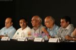Yash Chopra, Mahesh Bhatt at Producers Media Meet in The Club, Andheri, Mumbai on 16th March 2009 (25).JPG