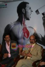 Akshay Kumar at Asian Heart Institute helpline launch in Taj Land_s End on 21st March 2009 (5) - Copy.jpg