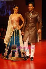Genelia D Souza, Tusshar Kapoor walk the ramp for Manish Malhotra Show at LIFW on 27th March 2009 (2).JPG