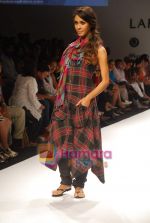 Model walk the ramp for Asmita Marwa Show at LIFW on 27th March 2009 (26).JPG