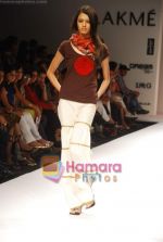 Model walk the ramp for Asmita Marwa Show at LIFW on 27th March 2009 (29).JPG