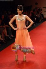 Model walk the ramp for Manish Malhotra Show at LIFW on 27th March 2009 (111).JPG