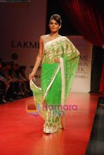 Model walk the ramp for Manish Malhotra Show at LIFW on 27th March 2009 (59).JPG