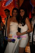 Mugdh Godse, Genelia D Souza at the Grand finale of Gladrags Mega Model & Manhunt 09 in Mumbai on 28th March 2009 (67).JPG