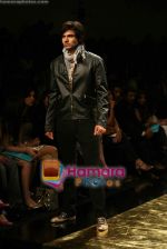 Model walk the ramp for Manish Malhotra Show at Lakme Fashion Week 2009 on 30th March 2009  (48).JPG