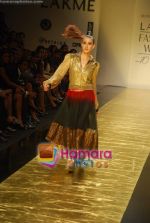 Model walk the ramp for Manish Malhotra Show at Lakme Fashion Week 2009 on 30th March 2009  (66).JPG