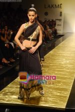 Model walk the ramp for Manish Malhotra Show at Lakme Fashion Week 2009 on 30th March 2009  (75).JPG