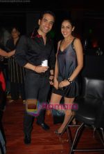 tushar and genelia at Manish Malhotra post party hosted by Pradeep Gidwani of Calsberg on 30th March 2009 .JPG