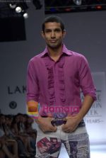 Model walk the ramp for Narendra Kumar Show at Lakme Fashion Week Day 5 on 31st March 2009 (36).jpg