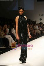 Model walk the ramp for Sunaina Puri Show at Lakme Fashion Week Day 5 on 31st March 2009 (23).JPG