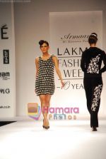 Model walk the ramp for Sunaina Puri Show at Lakme Fashion Week Day 5 on 31st March 2009 (45).JPG