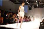 Model walk the ramp for Sunaina Puri Show at Lakme Fashion Week Day 5 on 31st March 2009 (52).JPG