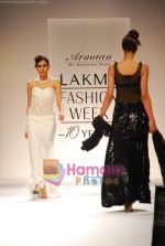 Model walk the ramp for Sunaina Puri Show at Lakme Fashion Week Day 5 on 31st March 2009 (57).JPG