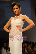 Model walk the ramp for Sunaina Puri Show at Lakme Fashion Week Day 5 on 31st March 2009 (59).JPG