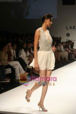 Model walk the ramp for Sunaina Puri Show at Lakme Fashion Week Day 5 on 31st March 2009 (81).JPG
