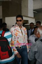 Abhishek Bachchan at the airport after padmashri awards ceremony on 1st April 2009 (6).JPG
