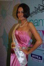 Ekta Chaudhury at Femina Miss India winners press meet in Sahara Star on 6th April 2009 (7).JPG