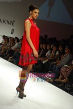 Model walk the ramp for Jyotee Khaitan at Lakme Fashion week day 4 on 30th March 2009 (33).JPG