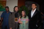Roop Kumar, Sonali Rathod, Abhishek Bachchan at the launch of Roopkumar and Sonali Rathod_s new album _Mann Pasand_ on 8th April 2009 (7).JPG