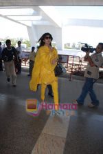 Shilpa Shetty on way to Golden Temple on 8th April 2009 (6).JPG