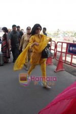 Shilpa Shetty on way to Golden Temple on 8th April 2009 (8).JPG