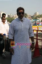 Abhishek Bachchan depart for Golden temple in Domestic Airport, Mumbai on 9th April 2009 (23).JPG