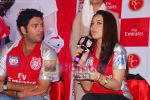 Preity Zinta, Yuvraj Singh at IPL press meet in Taj Land_s End on 11th April 2009 (16).JPG